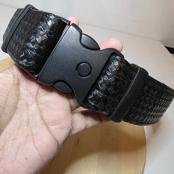 Uncle Mike's Mirage Outer Duty Belt Large 44 Inches Long Basket Weave Hook Loop - Picture 5 of 9